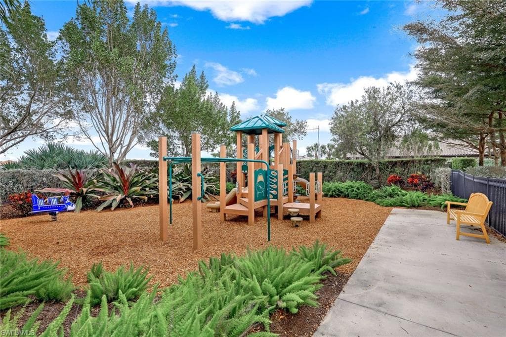 8021 Calle Canovas Ct, Naples, FL 34114-33
