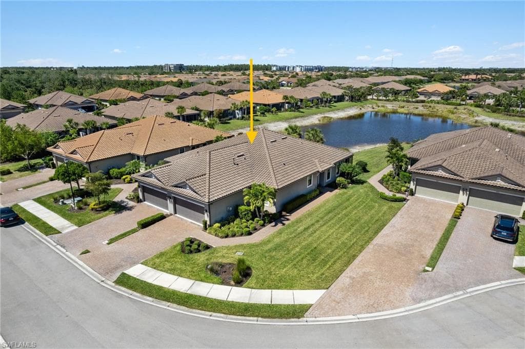 8021 Calle Canovas Ct, Naples, FL 34114-3