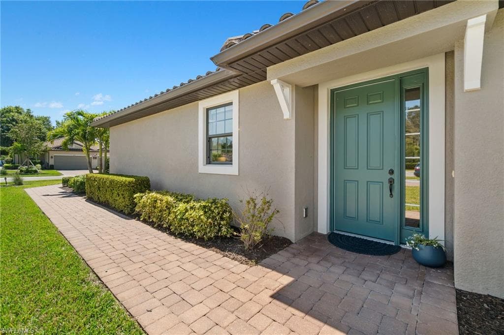8021 Calle Canovas Ct, Naples, FL 34114-4