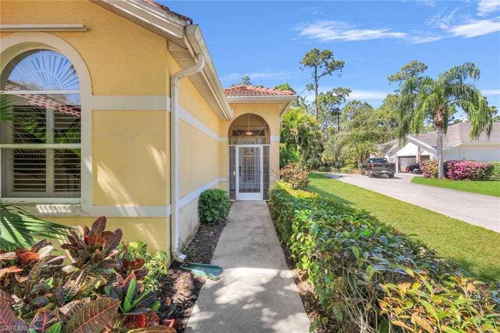 6119 Manchester Pl, Naples, FL 34110-4