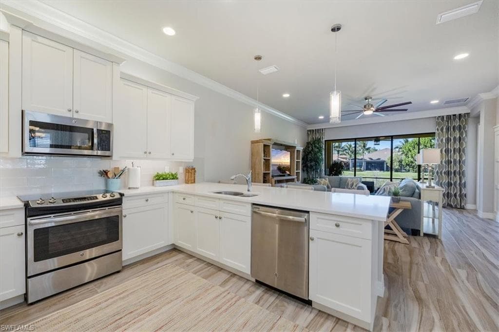 13422 Silktail Dr, Naples, FL 34109-9