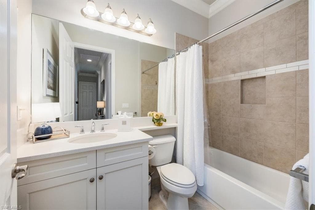 13422 Silktail Dr, Naples, FL 34109-22