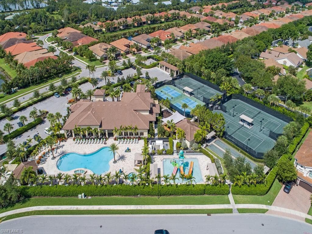 13422 Silktail Dr, Naples, FL 34109-27