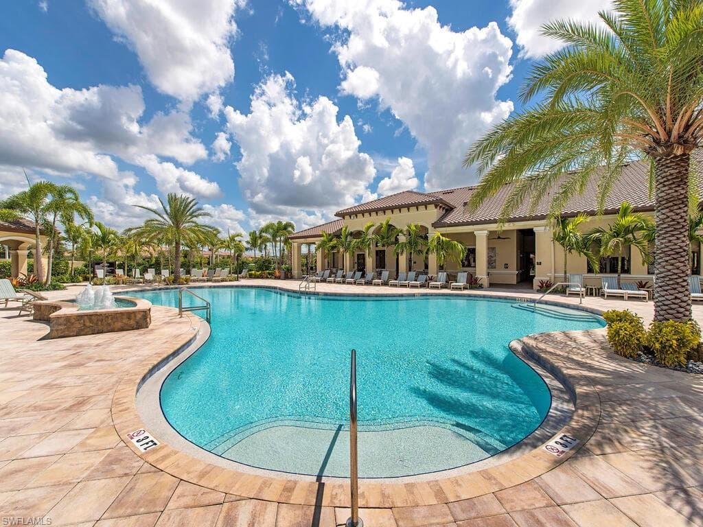13422 Silktail Dr, Naples, FL 34109-28