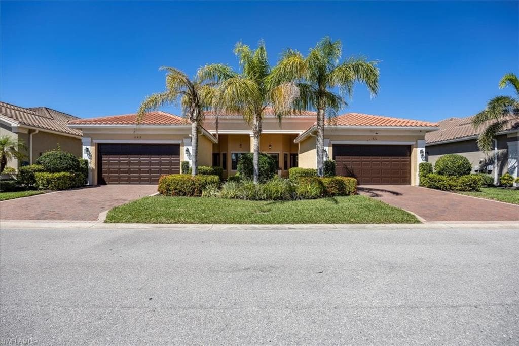 13422 Silktail Dr, Naples, FL 34109-2