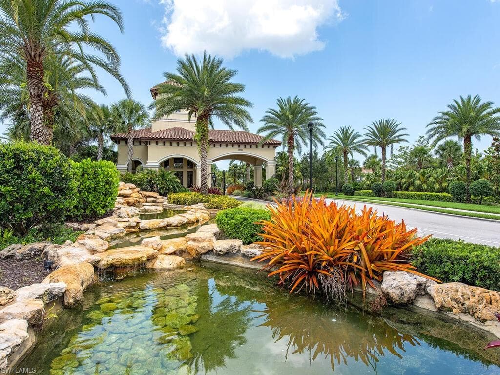 13422 Silktail Dr, Naples, FL 34109-32