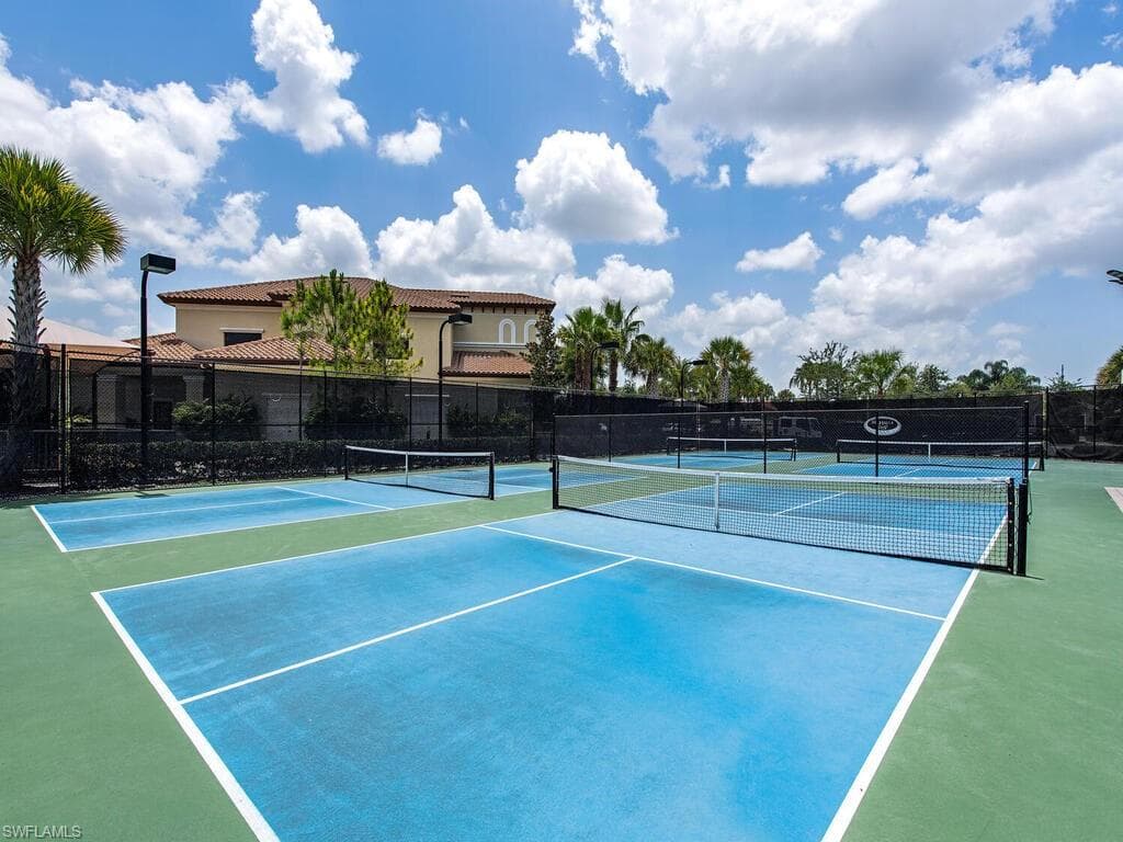 13422 Silktail Dr, Naples, FL 34109-33