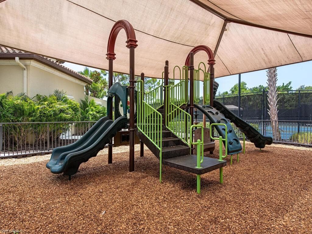 13422 Silktail Dr, Naples, FL 34109-34