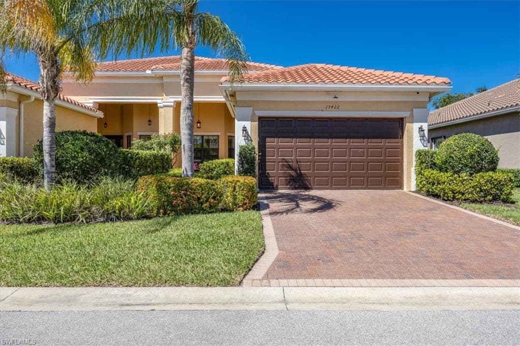 13422 Silktail Dr, Naples, FL 34109-3
