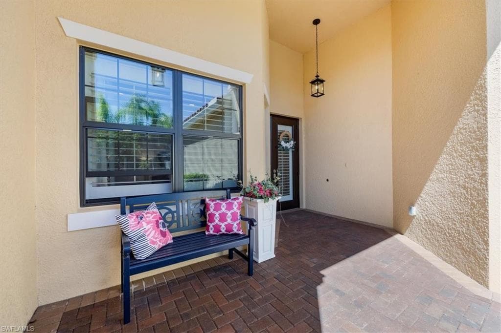 13422 Silktail Dr, Naples, FL 34109-5