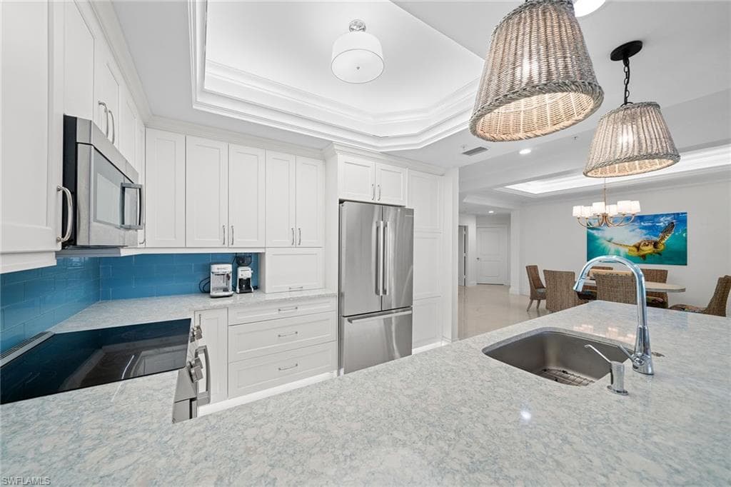 411 6th St S 202, Naples, FL 34102-14