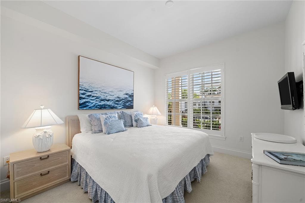 411 6th St S 202, Naples, FL 34102-18