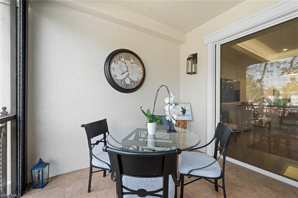 411 6th St S 202, Naples, FL 34102-26