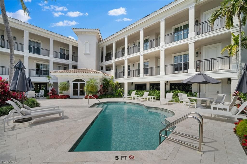 411 6th St S 202, Naples, FL 34102-27
