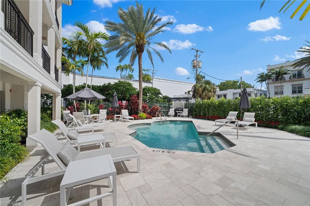 411 6th St S 202, Naples, FL 34102-28