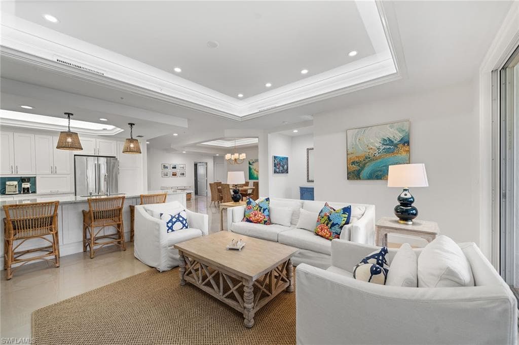 411 6th St S 202, Naples, FL 34102-2