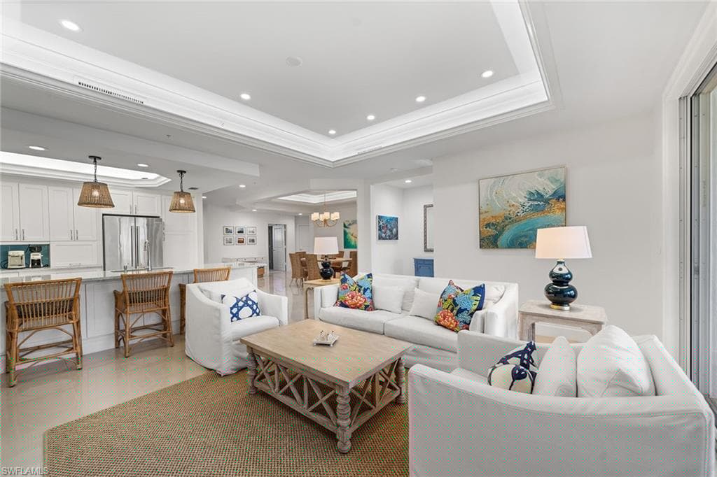 411 6th St S 202, Naples, FL 34102-2