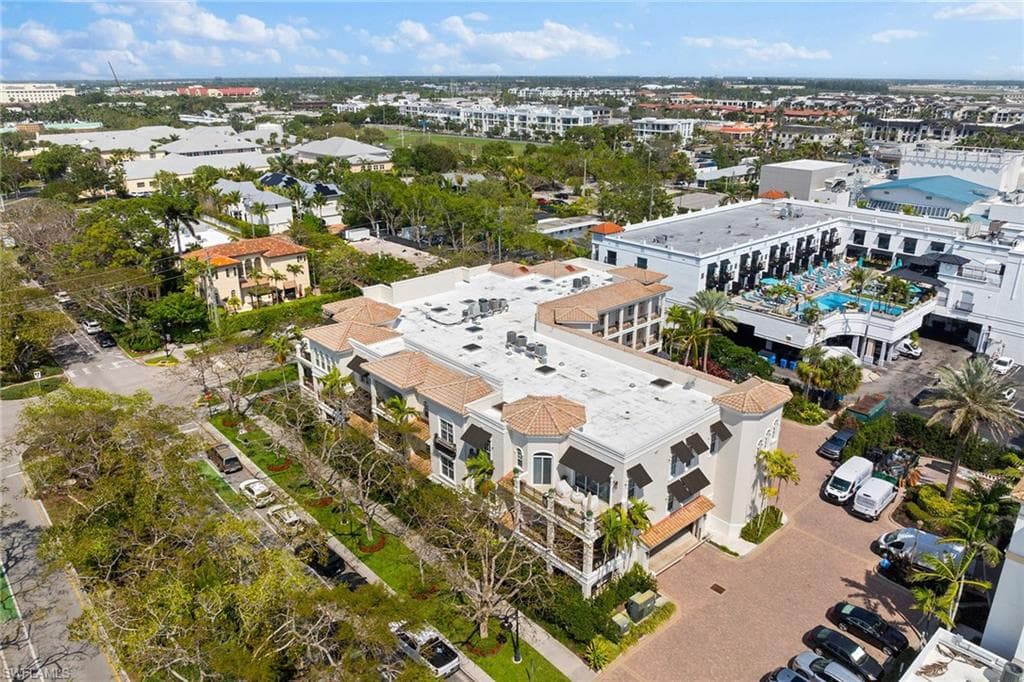 411 6th St S 202, Naples, FL 34102-34
