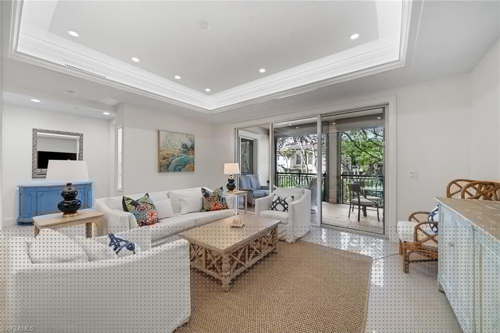 411 6th St S 202, Naples, FL 34102-6