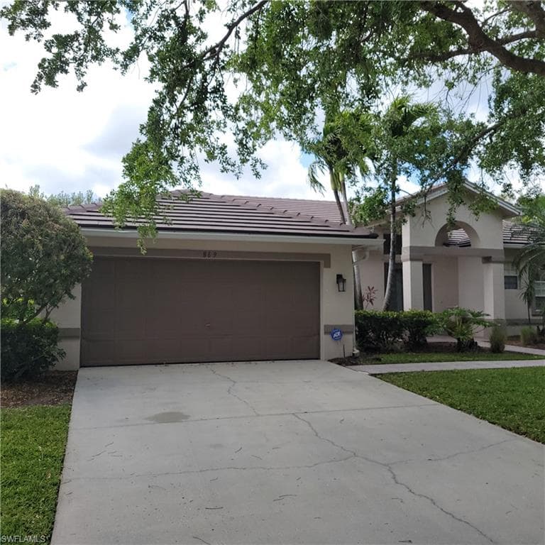 869 Grand Rapids Blvd, Naples, FL 34120-3