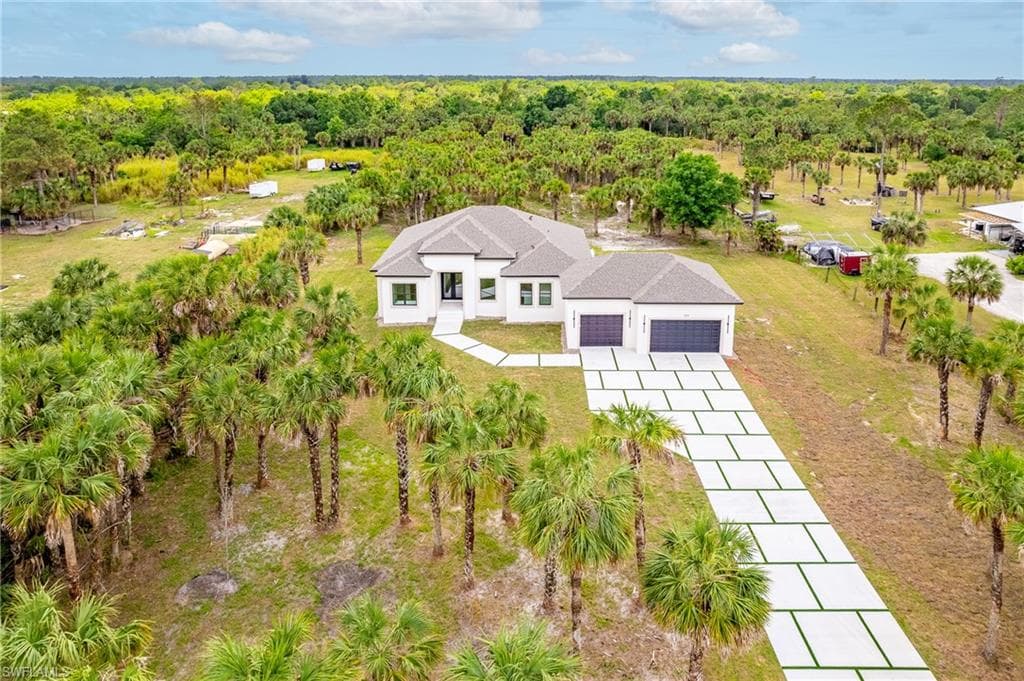 2814 26th Ave SE, Naples, FL 34117-2