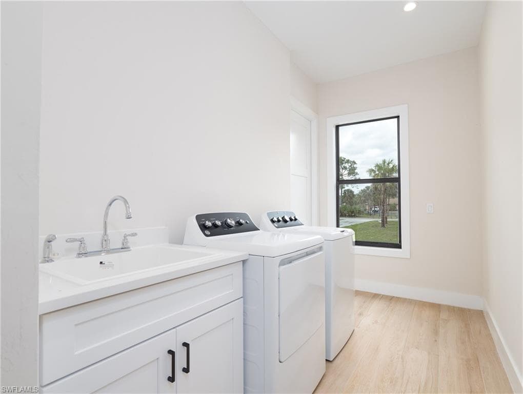 2814 26th Ave SE, Naples, FL 34117-33