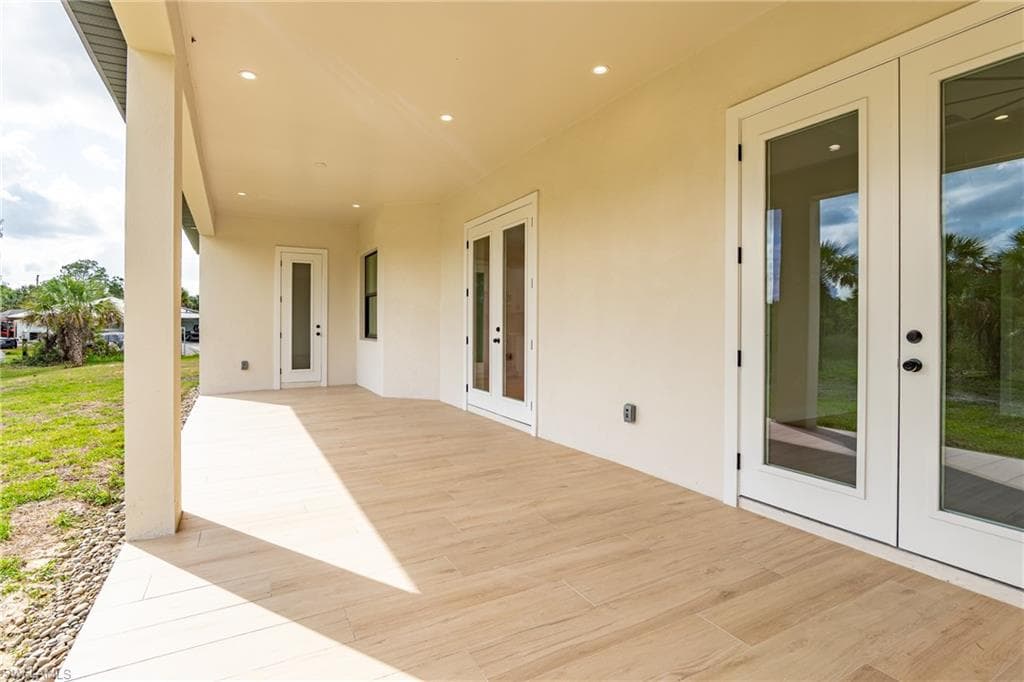 2814 26th Ave SE, Naples, FL 34117-35