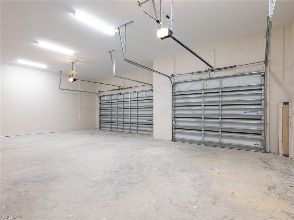 2814 26th Ave SE, Naples, FL 34117-38