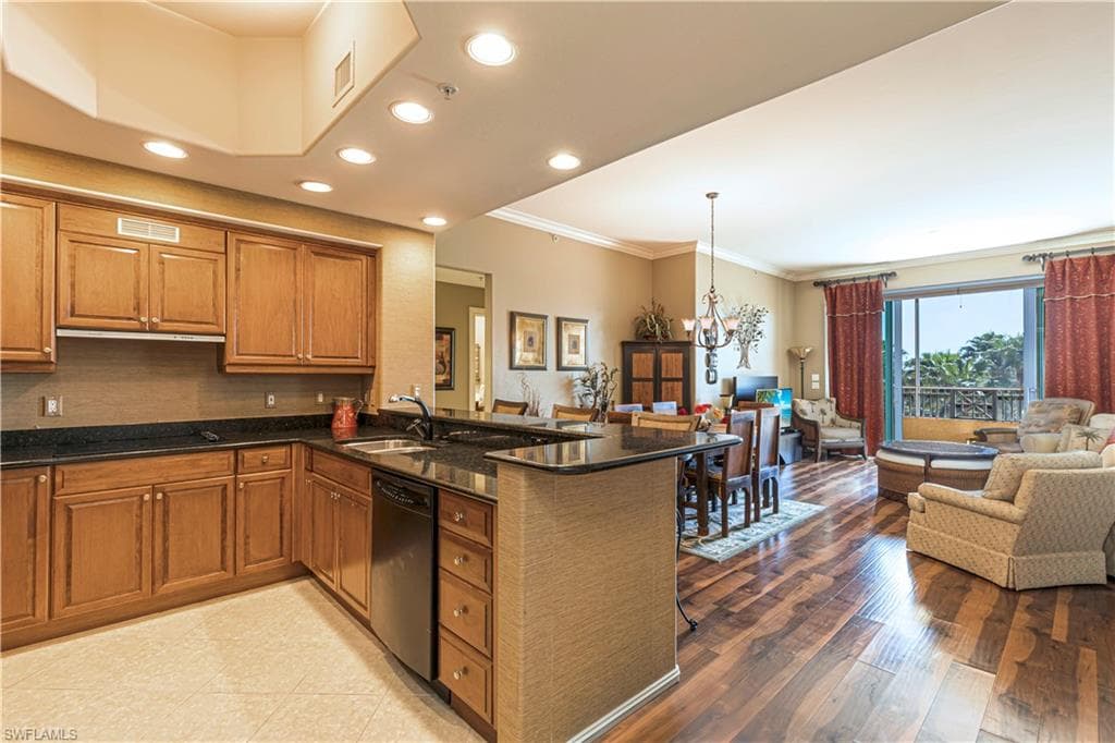 2748 Tiburon Blvd E C404, Naples, FL 34109-10