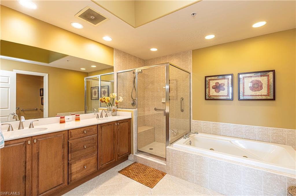2748 Tiburon Blvd E C404, Naples, FL 34109-18
