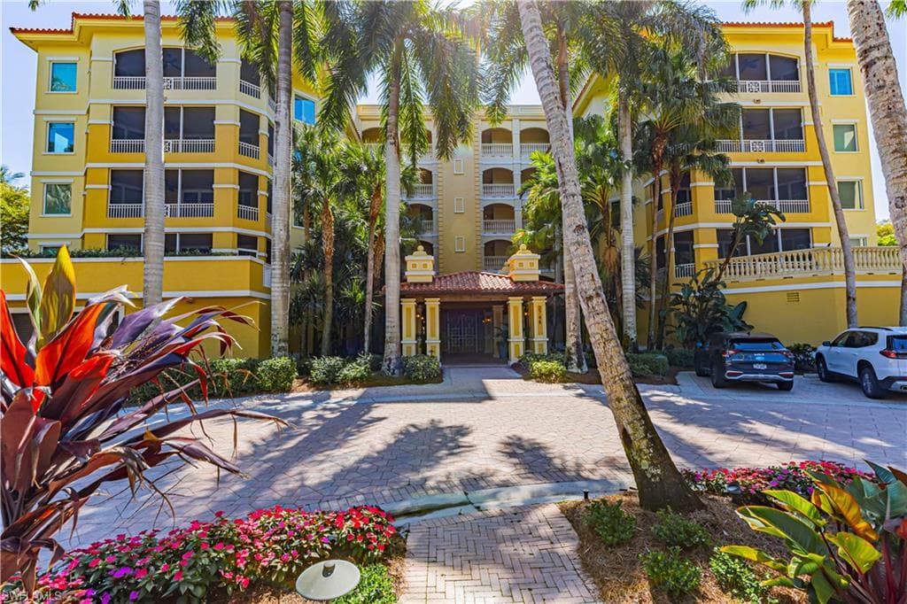 2748 Tiburon Blvd E C404, Naples, FL 34109-1