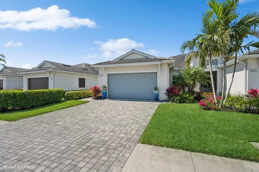 8947 Saint Lucia Dr, Naples, FL 34114-36