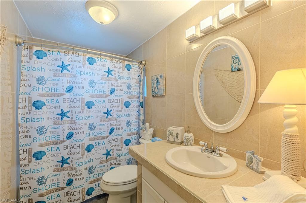 1640 Barbarosa Ct, Marco Island, FL 34145-24
