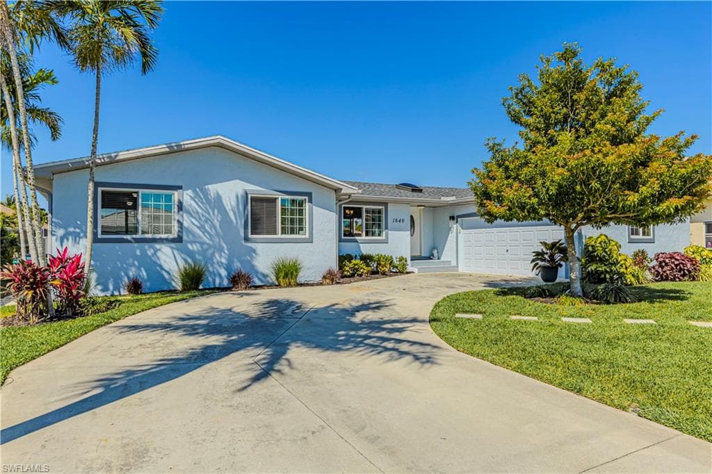 1640 Barbarosa Ct, Marco Island, FL 34145-2