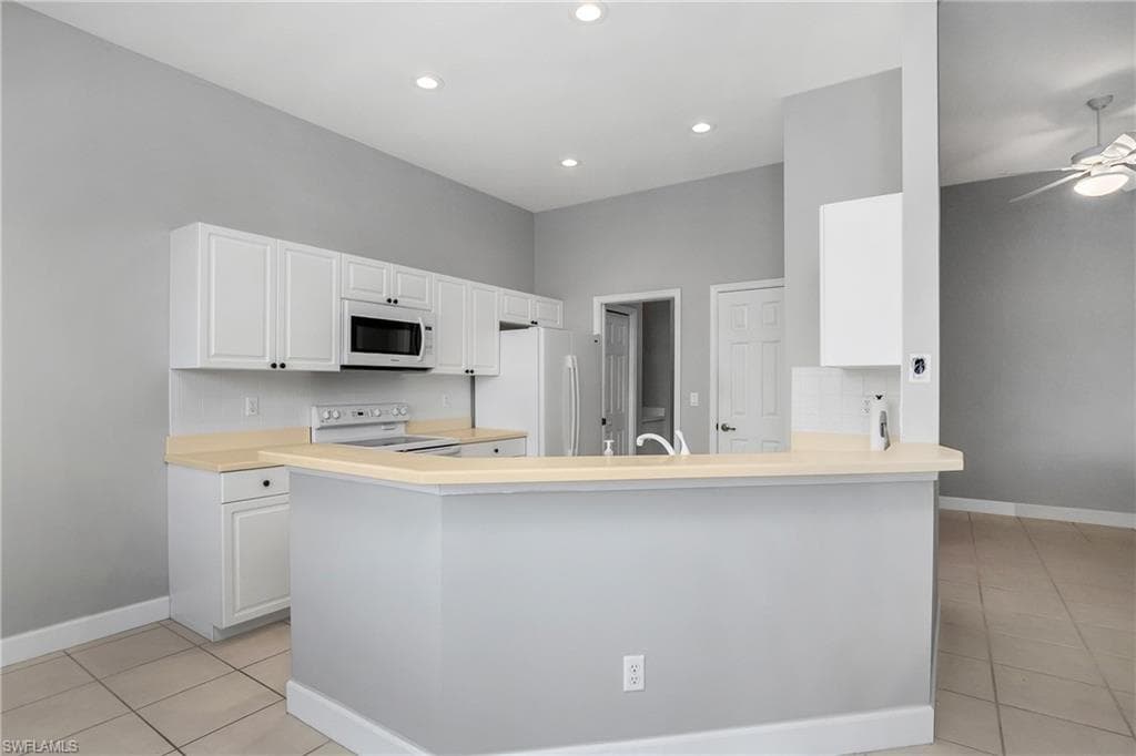 2272 Island Cove Cir, Naples, FL 34109-16