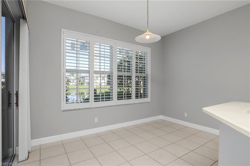 2272 Island Cove Cir, Naples, FL 34109-21