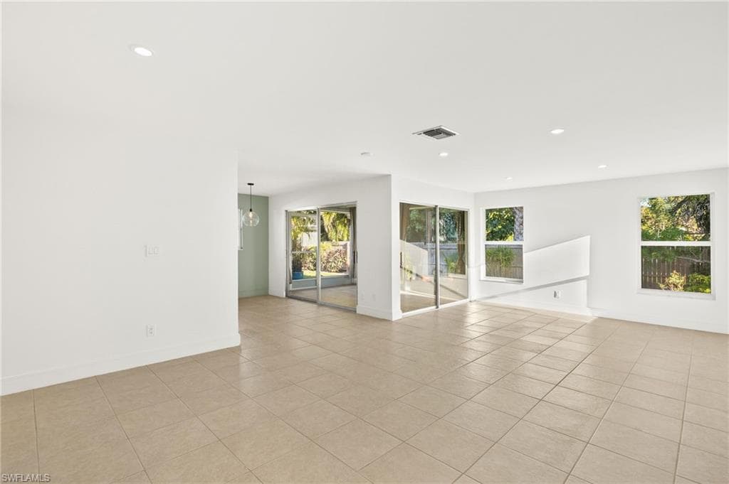 13 Knights Bridge Rd A49, Naples, FL 34112-4