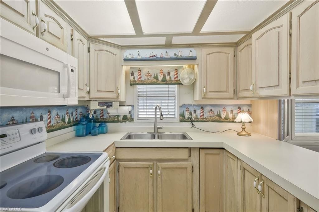 8675 Mullwood Dr, Estero, FL 33928-8