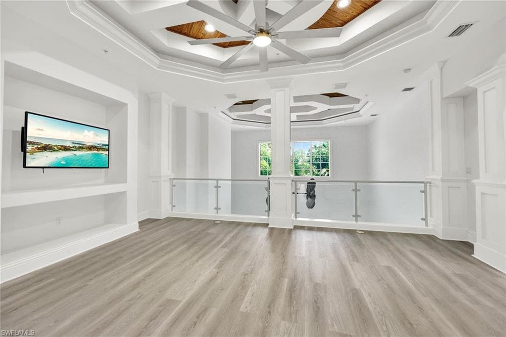 699 Fairway Ter, Naples, FL 34103-18
