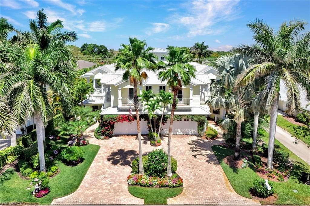 699 Fairway Ter, Naples, FL 34103-1