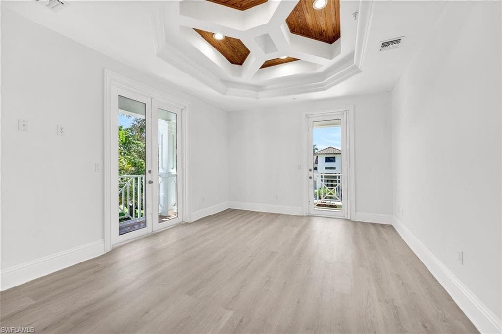 699 Fairway Ter, Naples, FL 34103-21