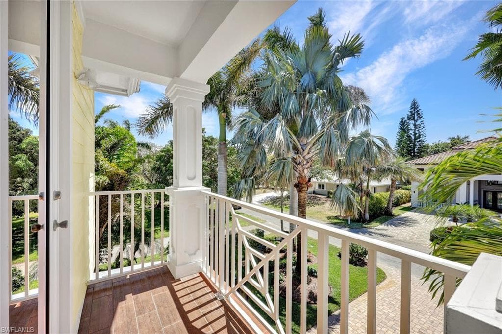 699 Fairway Ter, Naples, FL 34103-23