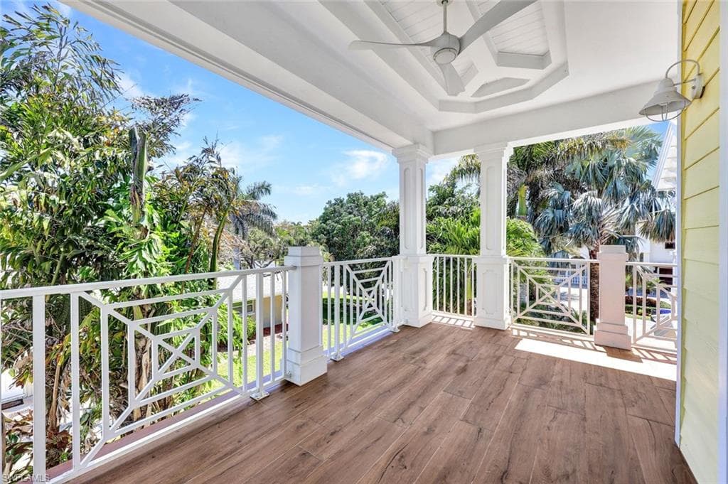 699 Fairway Ter, Naples, FL 34103-26
