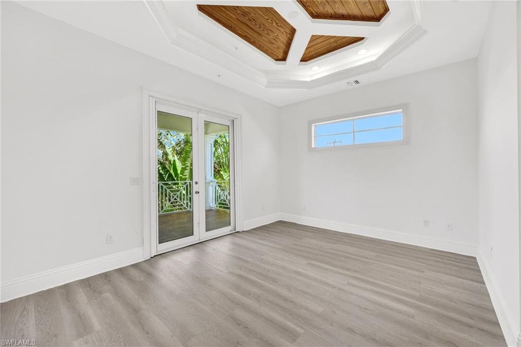 699 Fairway Ter, Naples, FL 34103-27
