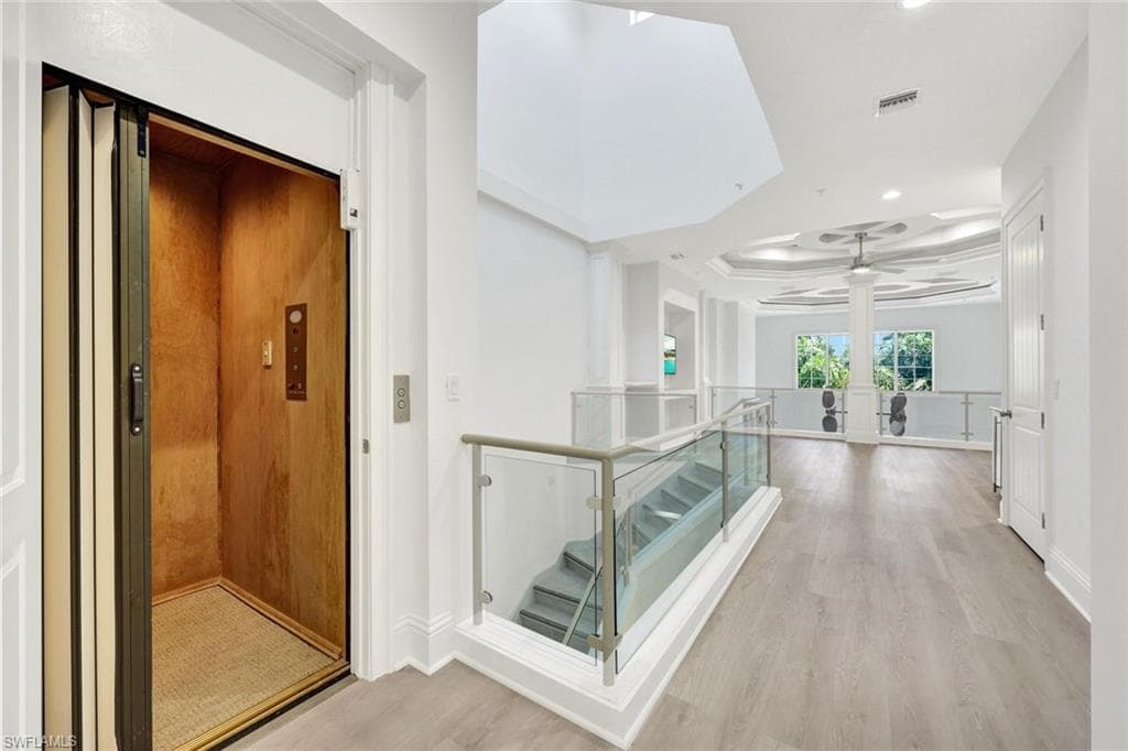 699 Fairway Ter, Naples, FL 34103-30