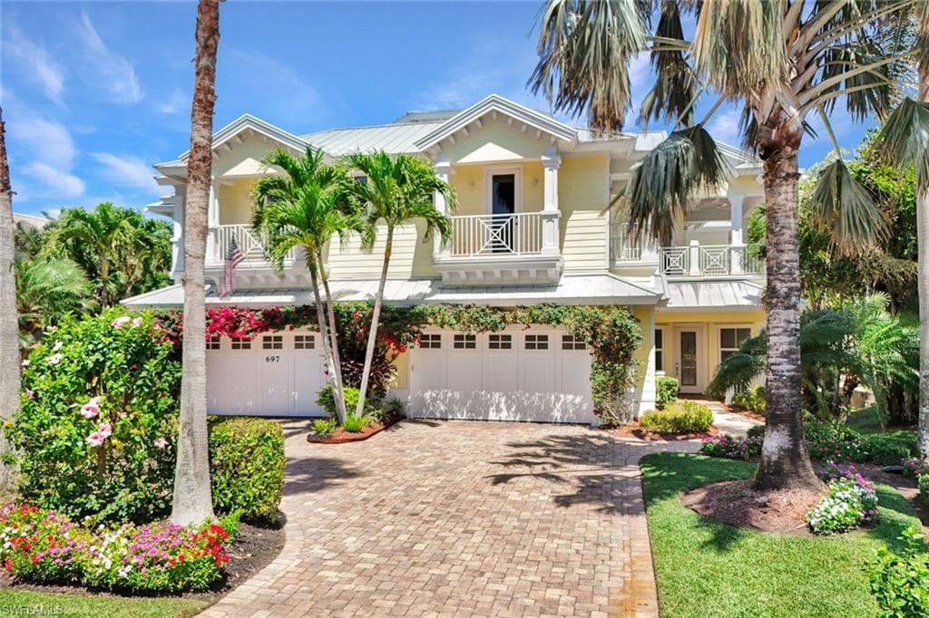 699 Fairway Ter, Naples, FL 34103-3
