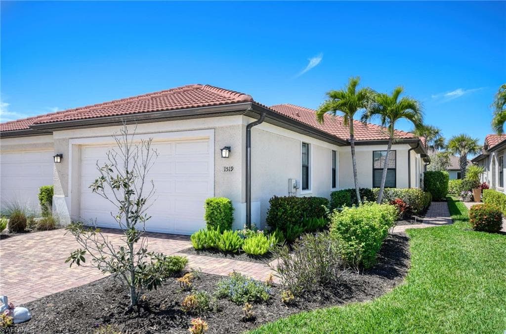 1519 Oceania Dr S, Naples, FL 34113-5