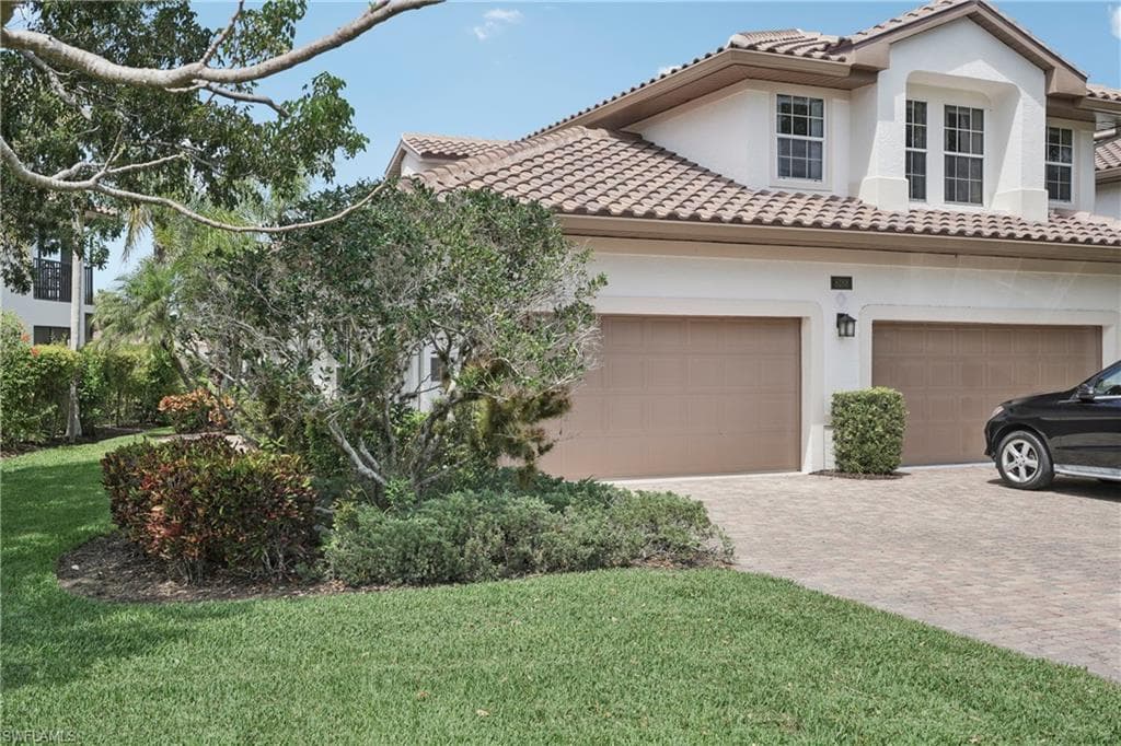 8188 Saratoga Dr 703, Naples, FL 34113-4