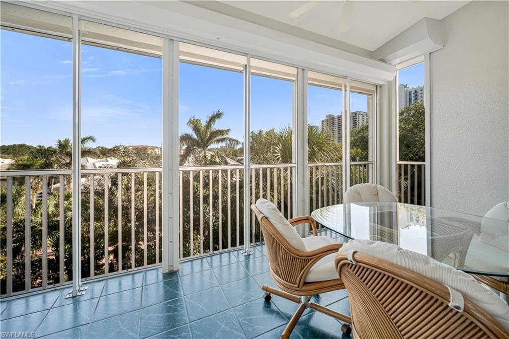 7725 Pebble Creek Cir 305, Naples, FL 34108-17
