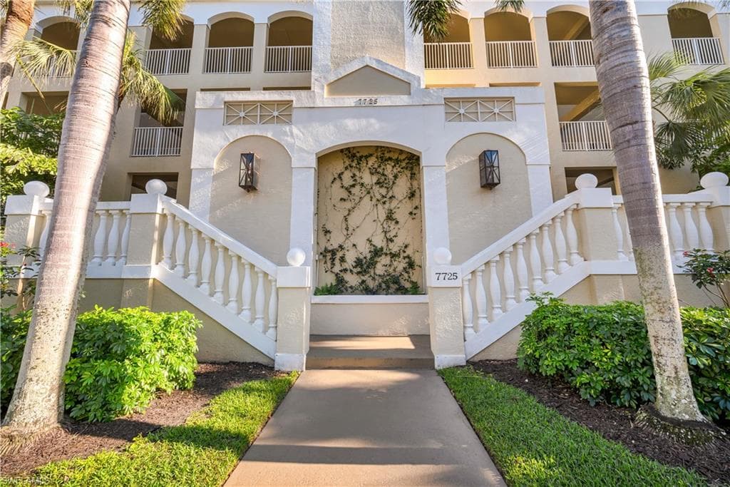 7725 Pebble Creek Cir 305, Naples, FL 34108-2